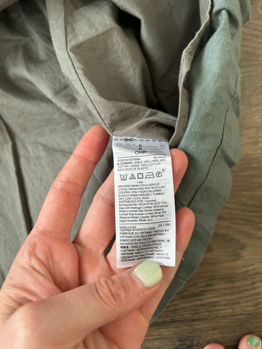 GAP maternity Sleeveless Button-Front Dress in Sage Green - Picture 4 of 4